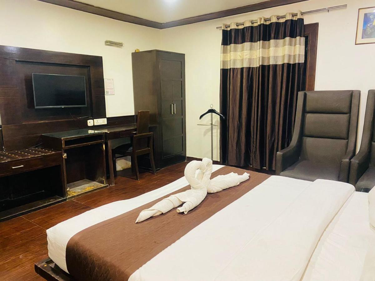 Hotel Qotel Express Pitampura Couple Friendly 3*