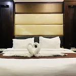 Qotel Express Pitampura Couple Friendly