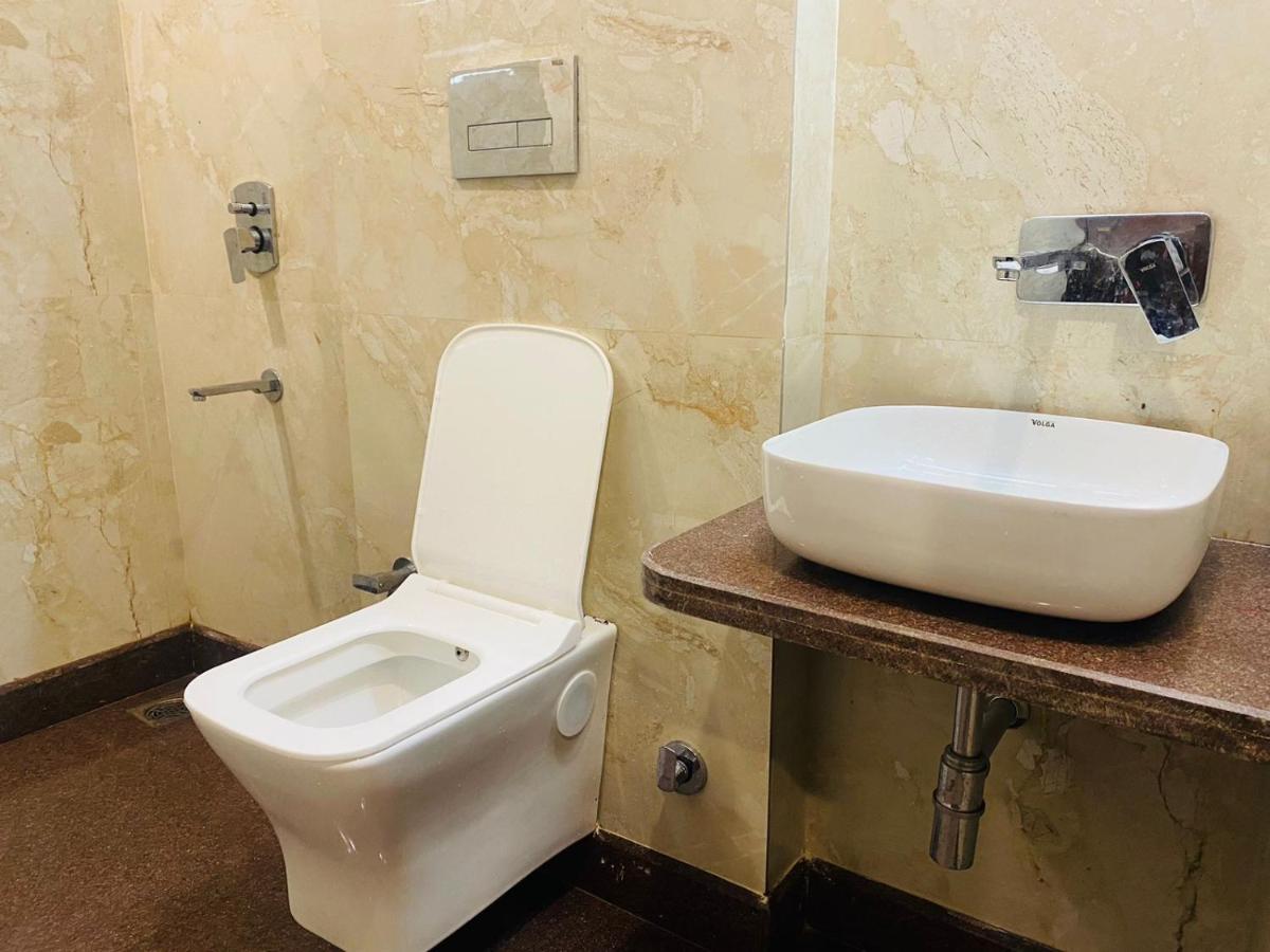 Hotel Qotel Express Pitampura Couple Friendly