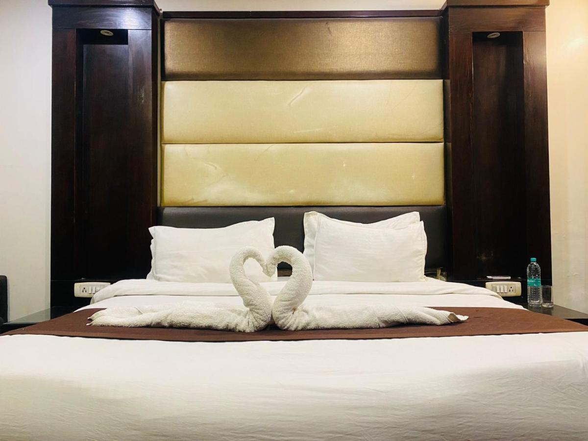 Hotel Qotel Express Pitampura Couple Friendly 3*